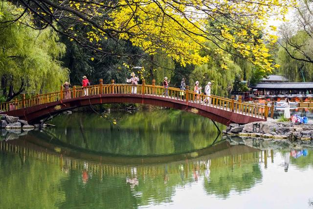 河北承德：避暑山庄秋景如画醉游人