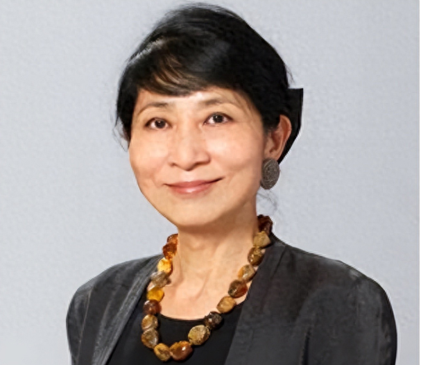 苍天饶过谁！拒唱国歌否认中国籍，俩儿子落户国外，她现状如何？