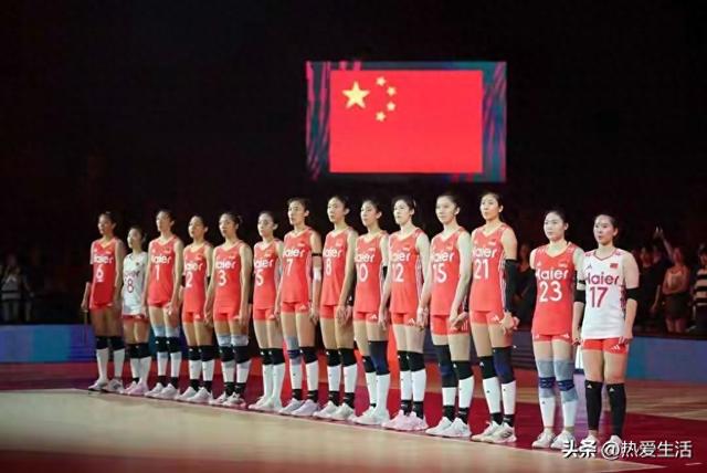 8-31日女排消息！4队已晋级8强，中国女排苦主3-2，挑战世界第1