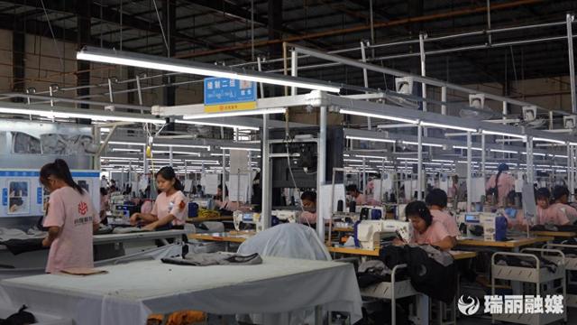 瑞丽优化师（瑞丽尚程服饰让缅籍员工他乡变故乡）