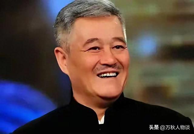 有钱有什么用?68岁赵本山近况曝光，三人打伞伺候，女儿是心头病