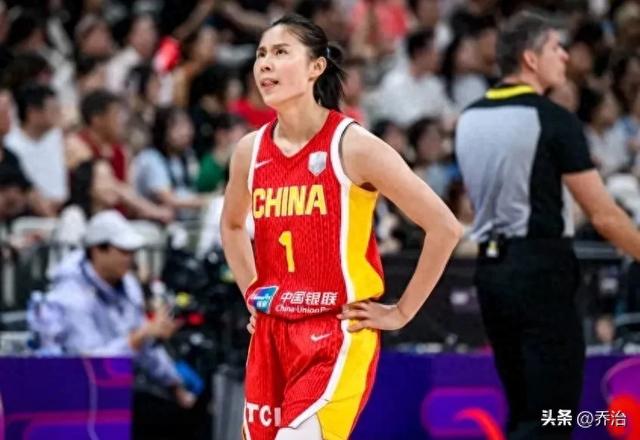 女篮离队第一人！宫鲁鸣也留不住，19+7+7比李梦还能打，可惜啊