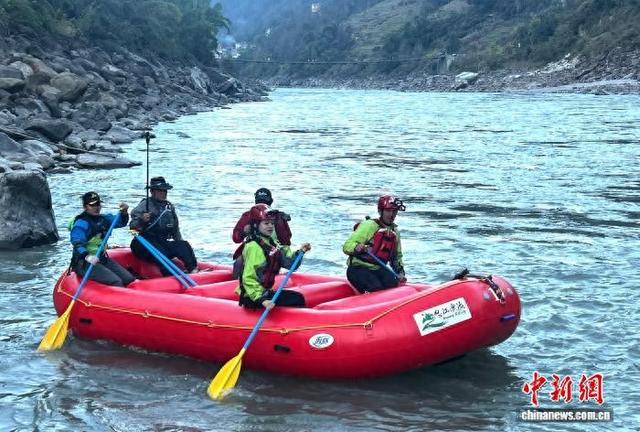 冬季漂流正当时 云南怒江“野水天堂”引客旅居