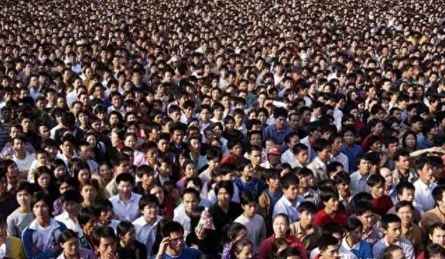 若不搬走这“三座大山”，中国人口总数，或将在2056年被老美反超