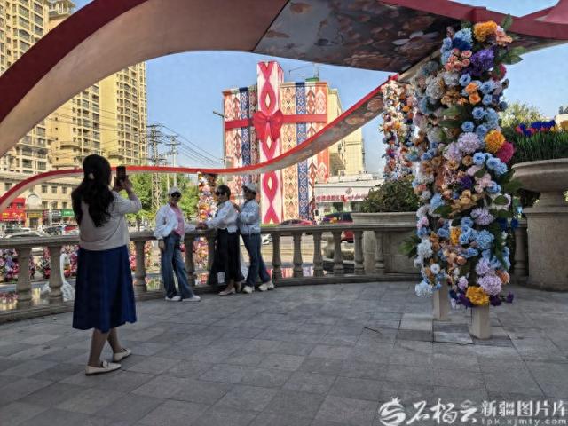 “十一”假期 乌鲁木齐“微更新”街巷成游客热门打卡地