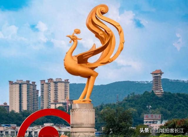 四川交通尴尬的县,坐拥双高铁站却难坐车,风景美到让人忘了吐槽