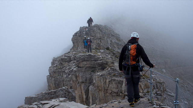 一男一女徒步鳌太线被困，花费上百万救援，最终一人不幸遇难
