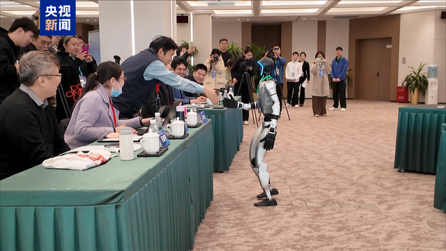 人机辩论四强诞生 首届中国（国际）机器人辩论大赛在北京进行