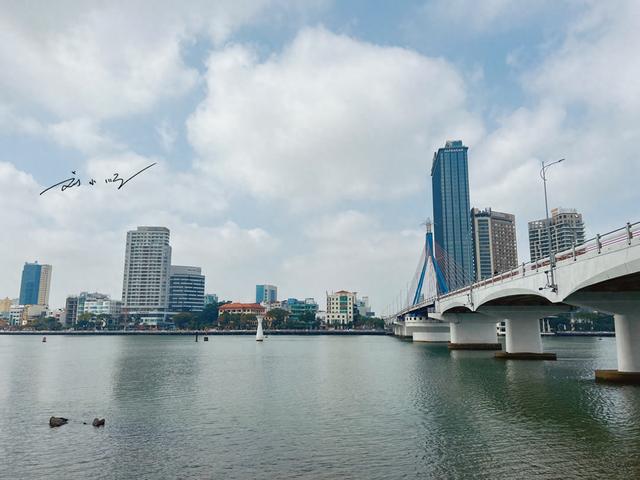 中国游客实拍越南第四城：高楼扎堆、干净整洁，你看像国内几线？
