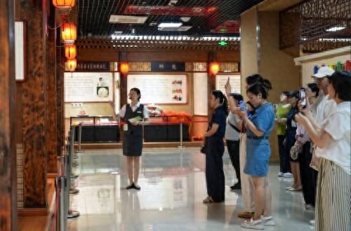山东省文化和旅游厅举行政府开放日活动民众沉浸式体验非遗魅力