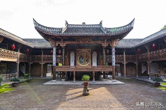 400人的村庄要集资80万修建宗祠，每人需摊派2000元，农民难啊！