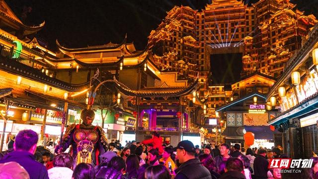 春节游张家界 | 张家界七十二奇楼人气爆棚 沉浸式年味引客来