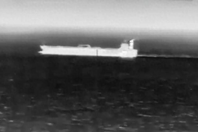 2000公里精准打击！乌用无人机袭俄影子舰队，多阶段行动细节成谜