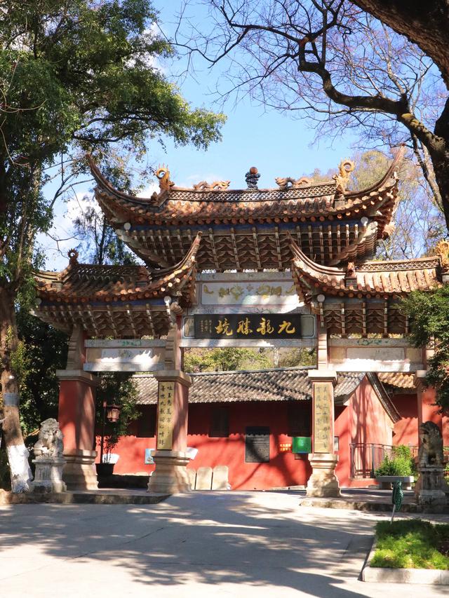 今天来到玉溪,误入龙泉胜地,古寺龙宫,泉池清澈,桃源仙境