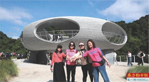 拿铁兑豆花 凌空赏山河