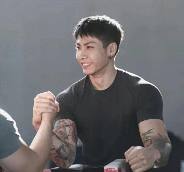 健身网红魏思澄这肌肉在全网有多吃香绝美八块腹肌倒是有点东西