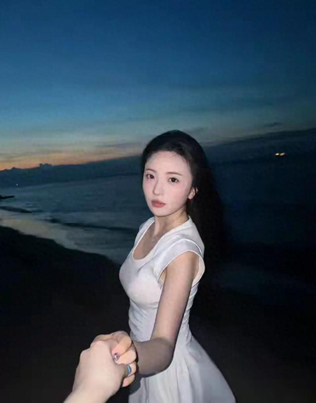 安徽职业技术学院校花美出圈了，貌美如花，倾国倾城，太迷人了