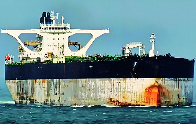 油轮被扣48小时	，普京疯狂报复！特朗普认怂，已下令释放俄船员