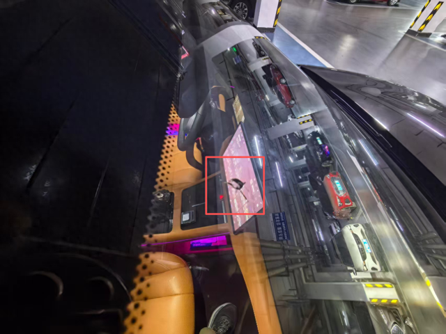 男子高速路行驶挡风玻璃被异物砸破	，路政称愿赔70%，车主未接受：正常缴费无端受损，为何要自担部分损失