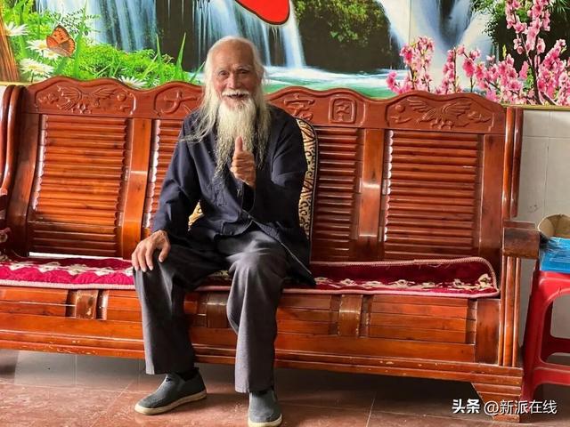 探访巴马长寿村百岁老人：经历过至亲离别，但他“看得淡”，“这里八十岁以上才算老人”