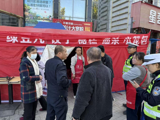 陵川县依法拆除占道违建700余平方米