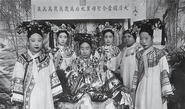 大清亡后，格格们都嫁给了谁？好几位大明星，其实都是皇室后裔