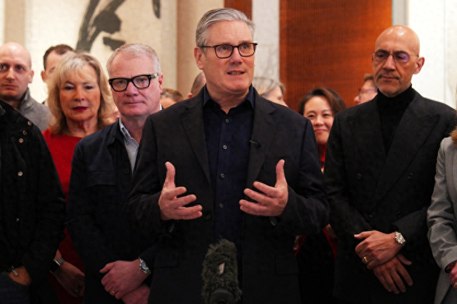 中英谈妥，斯塔默到了故宫	，离开人民大会堂前，就港台问题表了态