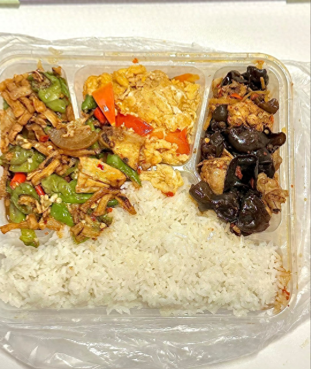 北京下了死命令，2027年底前，所有中小学必须告别“校外配餐	”