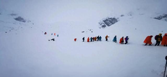 千人被困，珠峰为何遭遇“同期最强暴雪”？