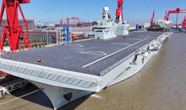 076型两栖攻击舰，第一次海试，电磁弹射，到底何时服役？