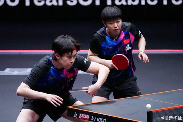 “莎头组合”赛前遭拖场达1.5小时,比赛半小时速胜印度组合,孙颖莎赛后回应:与王楚钦互相提醒避免分心,为其后续单打保障体力储备