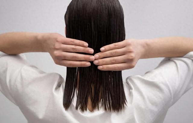 “脱发族”难题迎AI破解，生发分子获关键国际认证