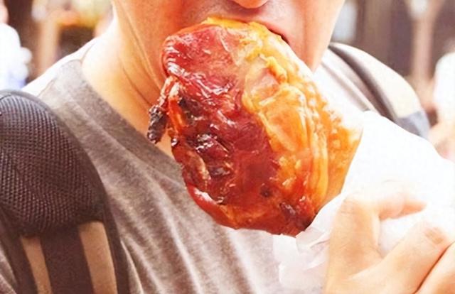 75元一根鸡腿还遭哄抢？扒一扒迪士尼乐园“榨干”游客的套路