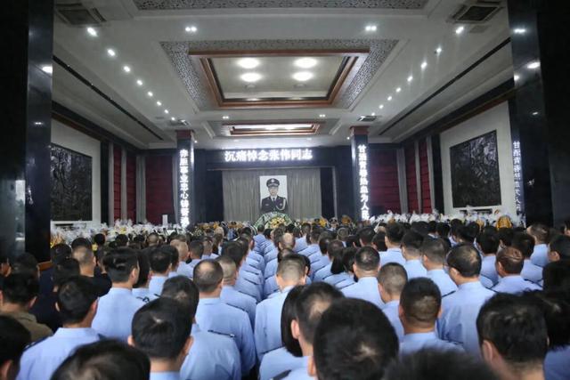 张伟同志于10月15日11时38分抢救无效，不幸因公牺牲，终年41岁