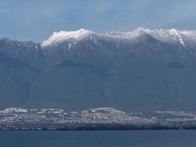 一眼万年，苍山雪落在春天