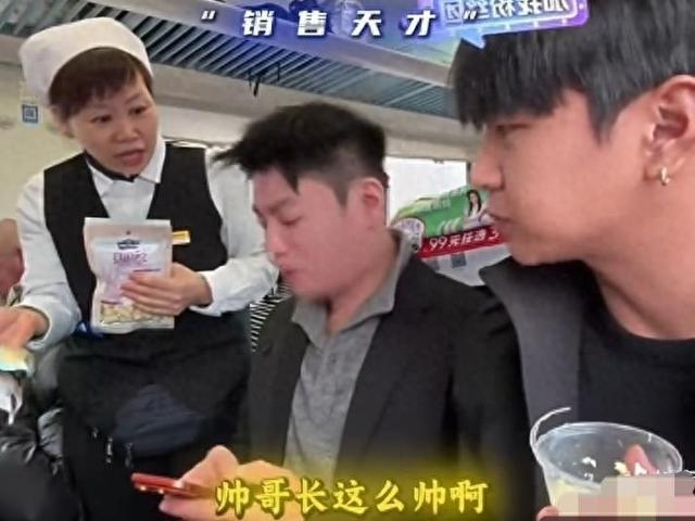 佳木斯一列车售货员疑因和网红博主互动遭辞退？牡丹江客运段：列车售货承包公司已恢复其工作