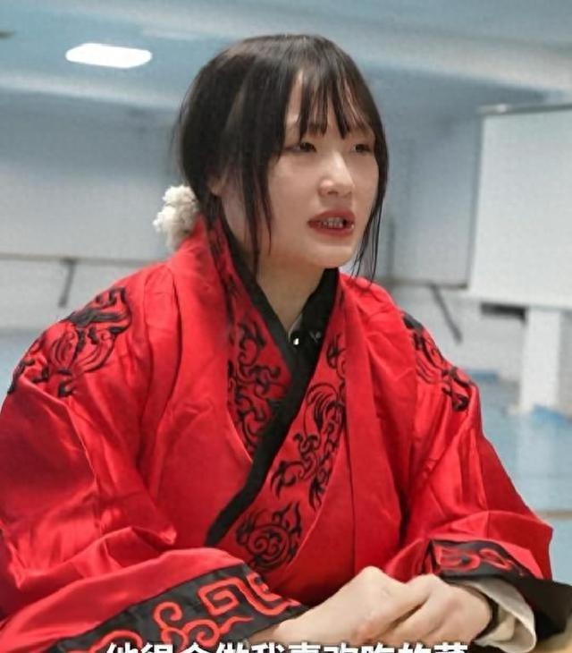 当年地震被救的小女孩，嫁给了年长12岁的兵哥哥，恶心一幕发生了