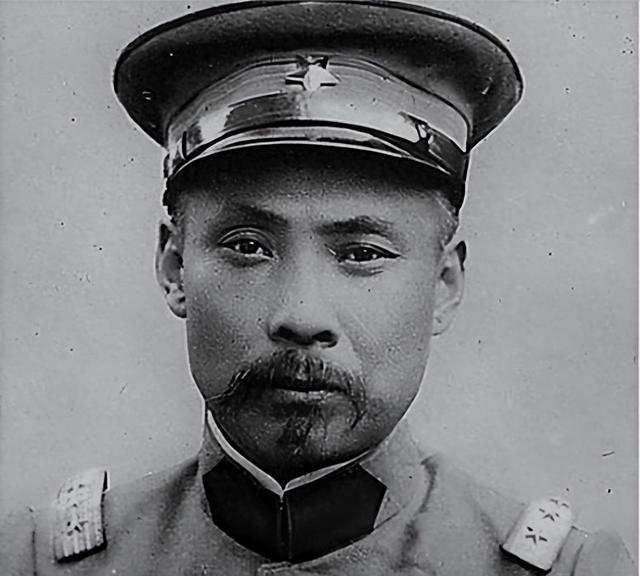 16年袁世凯去世前预言：有三个人可能统治中国，这三个人是谁？
