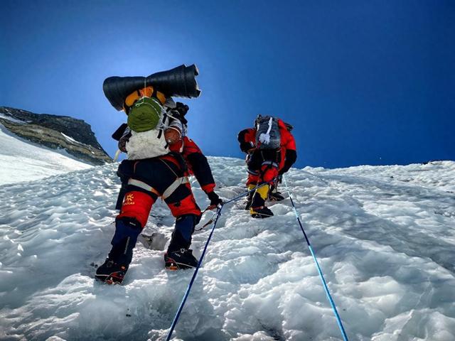 登一次珠穆朗玛峰，到底要花多少钱？10万人民币只能买个门票！