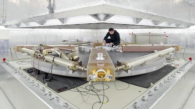新型环形激光器实现无望远镜卫星精准测量地轴晃动