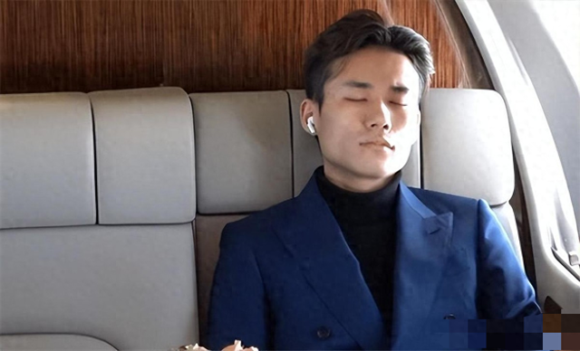 5 年前，靠倒卖口罩一年赚 60 亿元，住 5 万一夜酒店的他	，如今咋样了