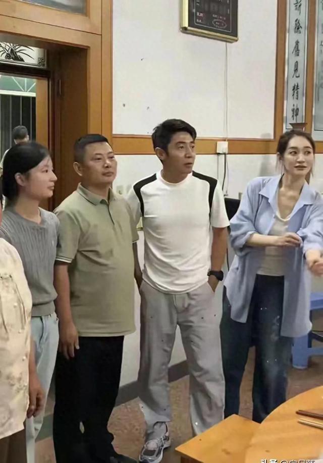 李小冉快50岁了还这么丰满，瘦却很有料，让人好奇她是怎么做到的