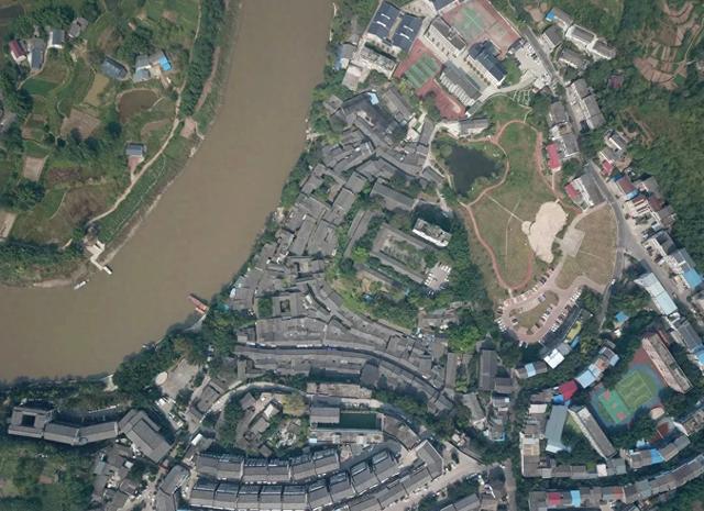 自贡有座避世古镇，历史悠久、商业化程度低，适合放松身心