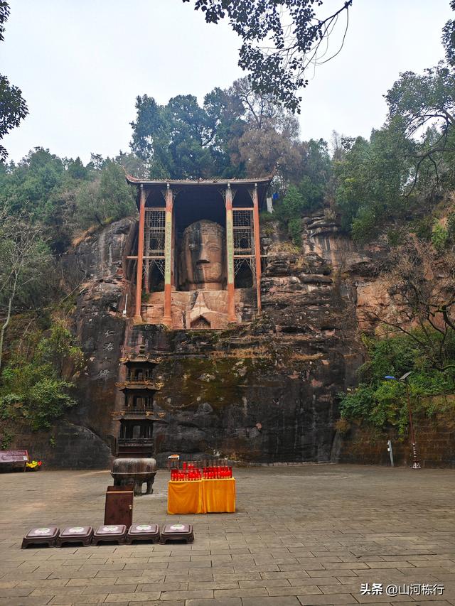 成都周边一日徒步｜眉山牛角寨：登高访古，邂逅全国最大胸像佛