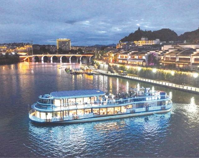 “岸香”游轮增色新安江  最大载客量200人