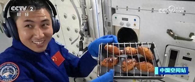 九阳研制的热风烘烤机上天了！人类第一次在太空做饭