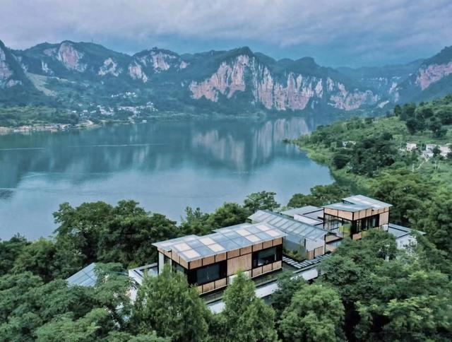 悬崖之上,璞玉生辉|化屋村民宿留住“向往的生活”