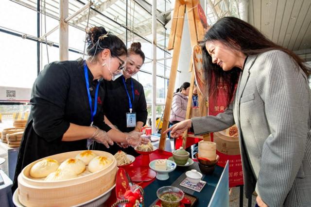 上海开行“苏超”冠军城市泰州旅游专列