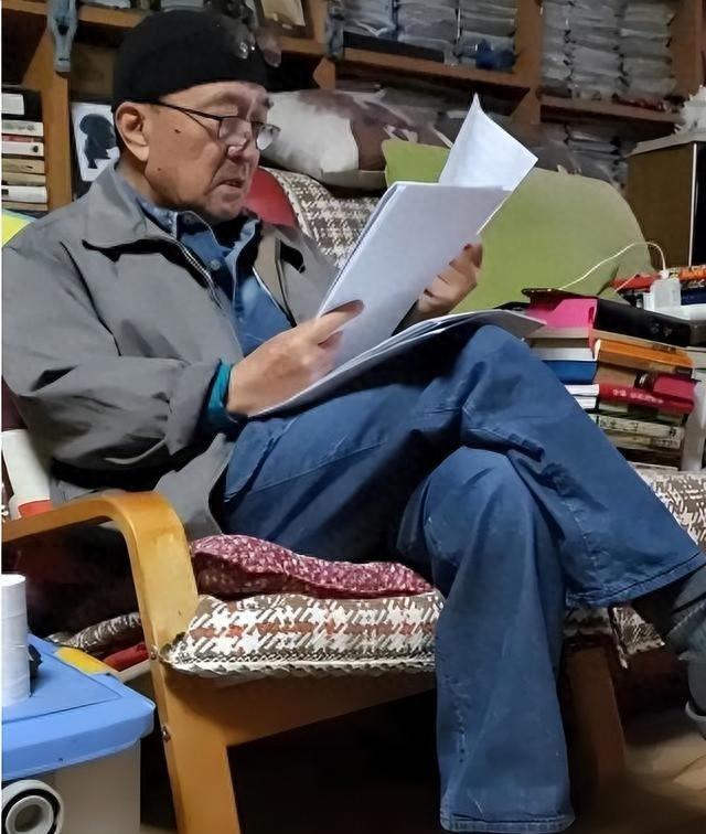 79岁李保田现状：定居山东衰老明显，儿子李彧太像父亲的“翻版”