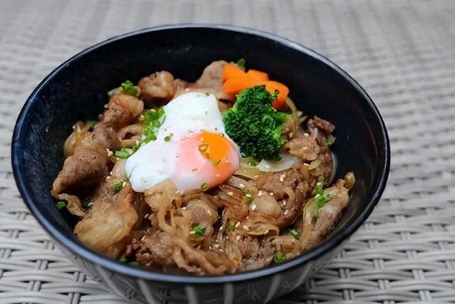 牛丼饭怎么念（牛丼饭的丼字应该怎么读呢）